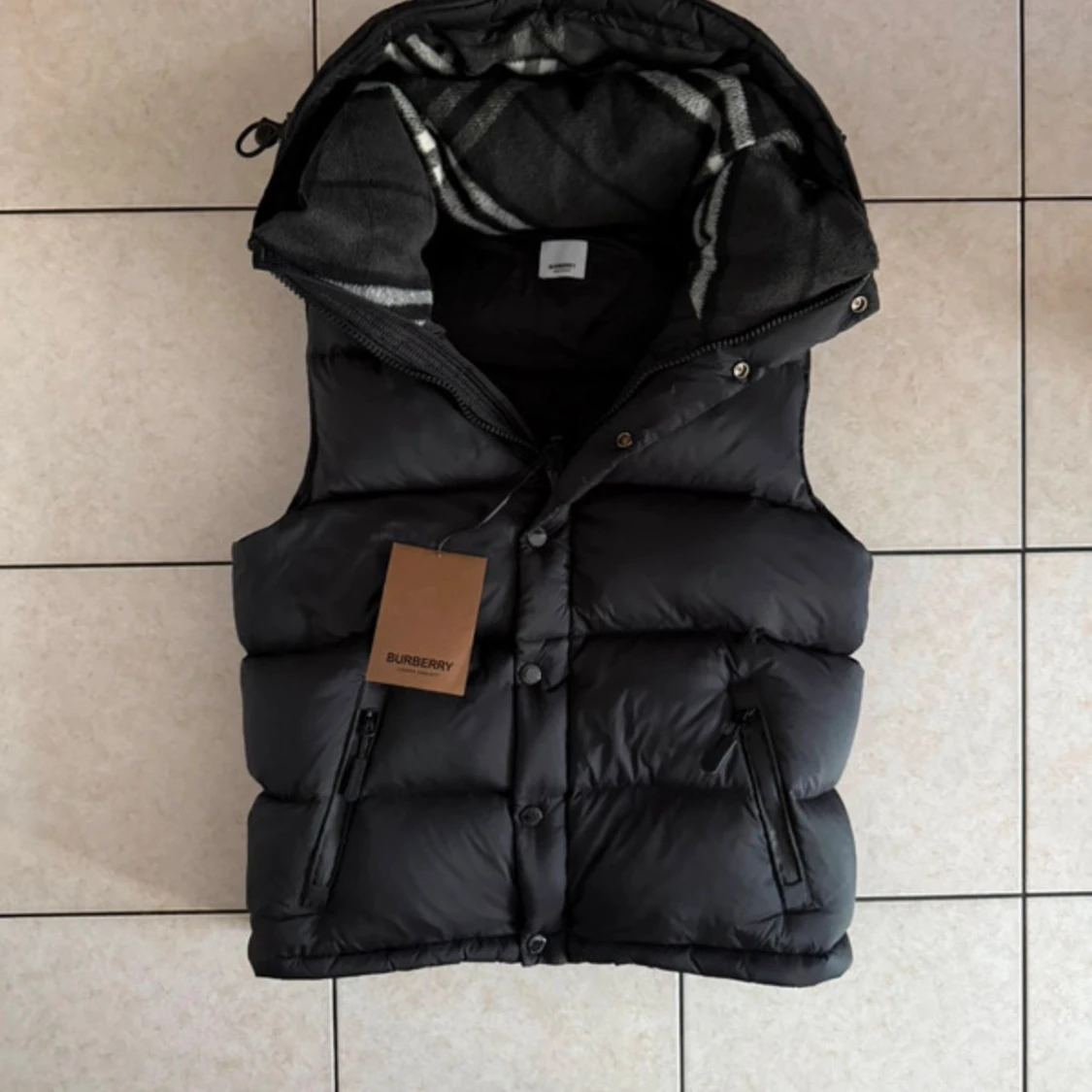 Svart pufferjacka från Burberry - 3