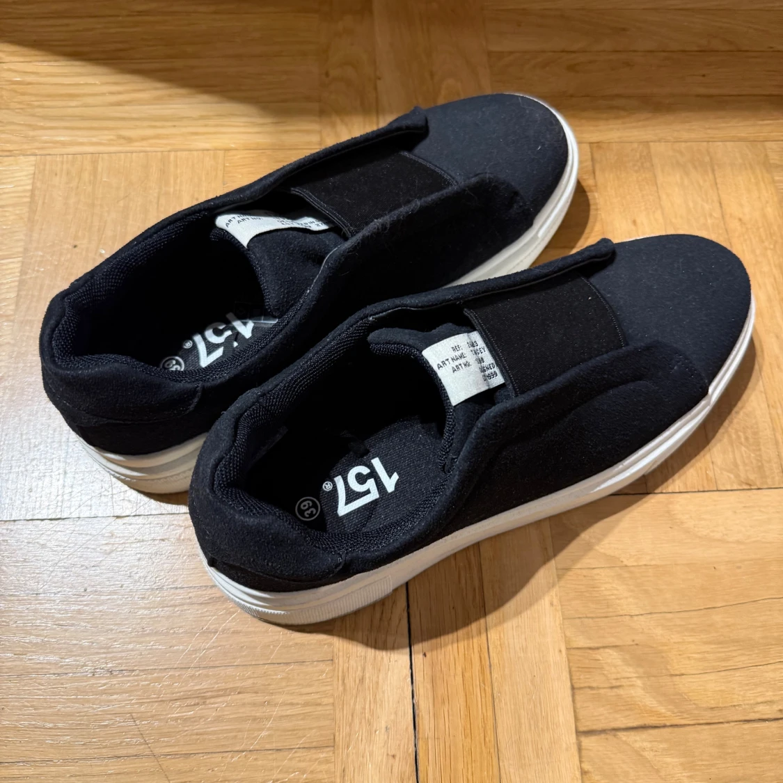 Svarta sneakers från 157, strl 39 - 1