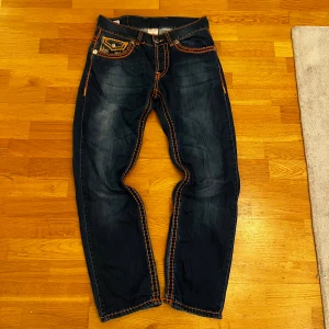 Super rare halloween True religens - Super rare mörk blåa halloween true religens👻🎃👖… storlek 34… tveka inte för att skriva ja tar byten eller bud