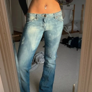 Lågmidjade jeans - Bootcut jenas med låg midja från Wrangler💕 Fint skick!!
