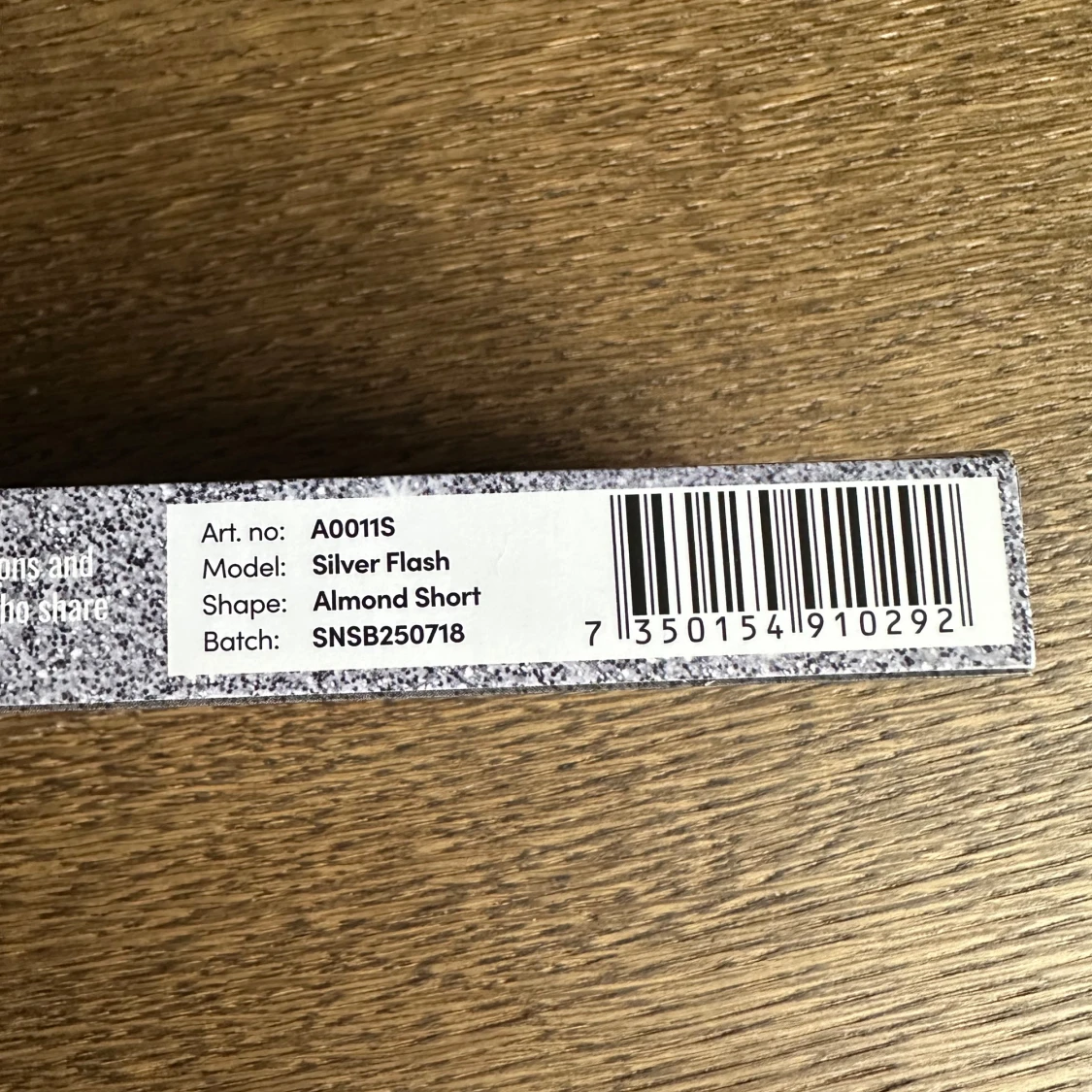 Switch Nails Silver Flash Almond Short - 2