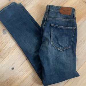 Feta Selvedge jeans från NN07 - As feta jeans som från NN07 som har en tapered slim fit. De är 100% bomull. Pris kan diskuteras vid snabb affär. 