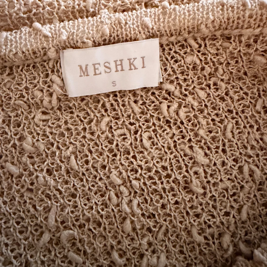 Beige stickad långklänning offshoulder meshki  - 2