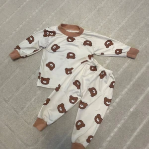 Barn kläder  - Söt sett till dem mindre storlek 80