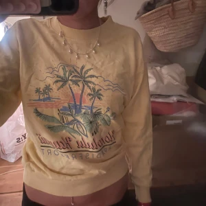 Tröja - En gul super härlig tröja från Gina tricot💗xs men sitter som s