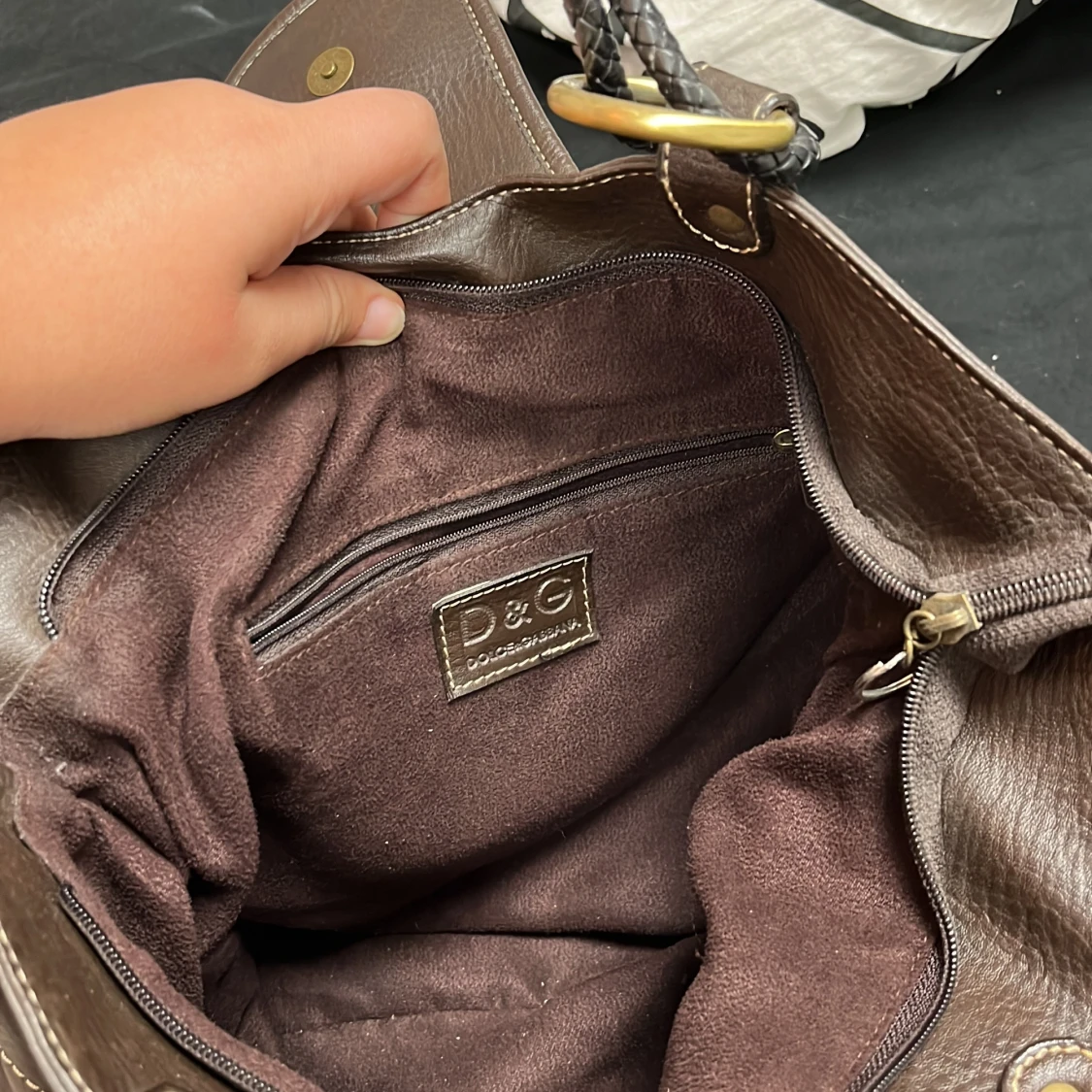Brun axelväska från D&G i skinn - 3