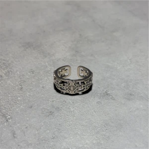 Silver ring - Glänsande silver ring i rostfritt stål, justerbar.