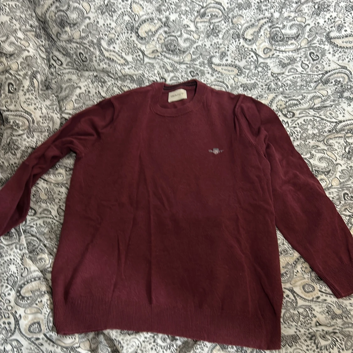 Vinröd stickad tröja från GANT