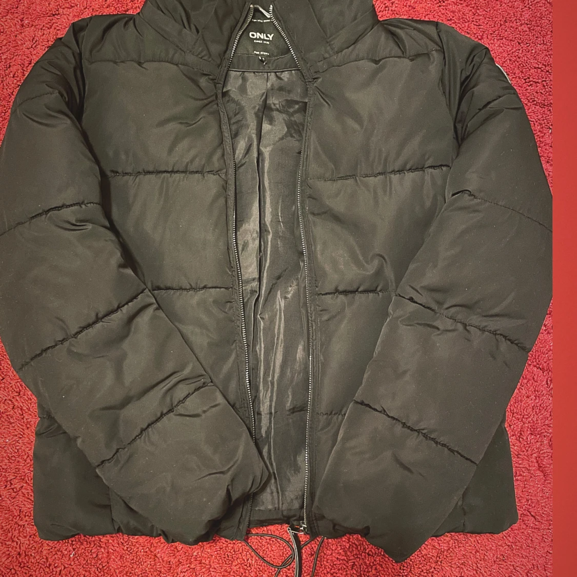 Svart pufferjacka från ONLY