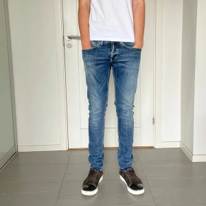 Dondup George Jeans  - Säljer nu dessa snygga Dondup George jeans, skriv för fler bilder/frågor🙌🏼