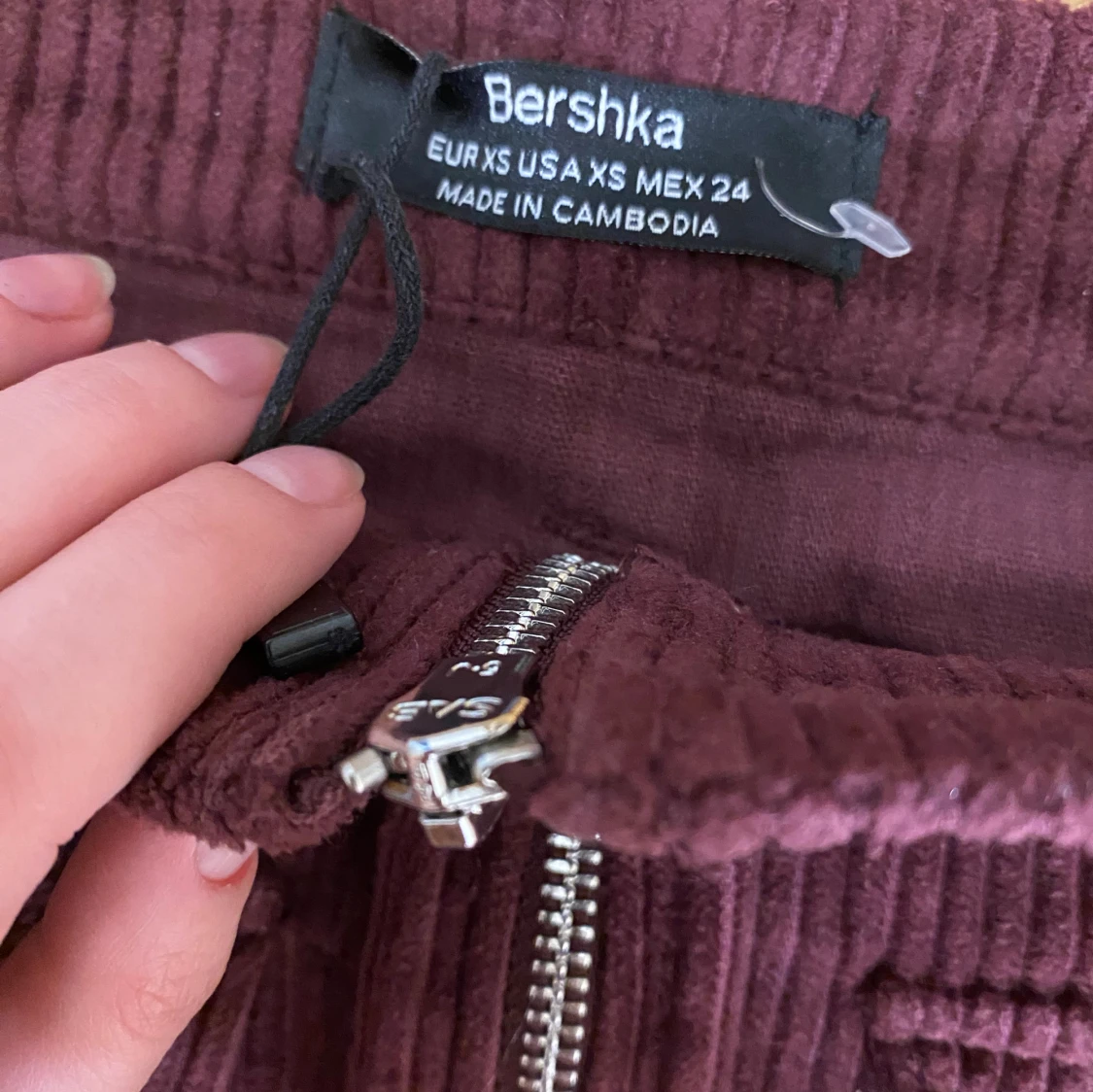 Vinröd manchesterkjol från Bershka - 2