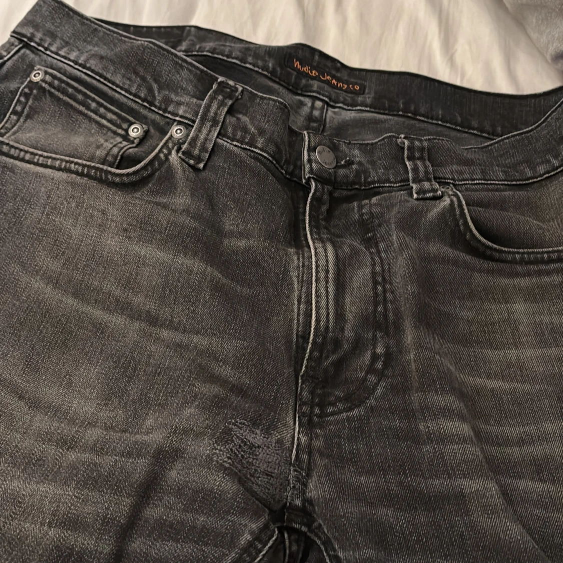 Mörkgråa jeans från Nudie Jeans Co 31/32 - 3
