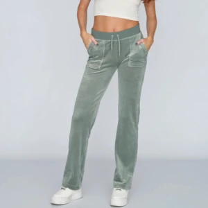 Juicy Couture byxor - Säljer mina jättesköna och fina Juicy-byxor som är i bra skick. Nypris 1200☺️