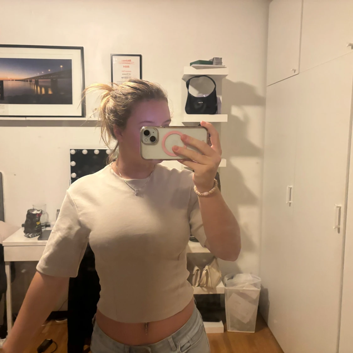 Beige croppad topp från Gina Trico  - 1