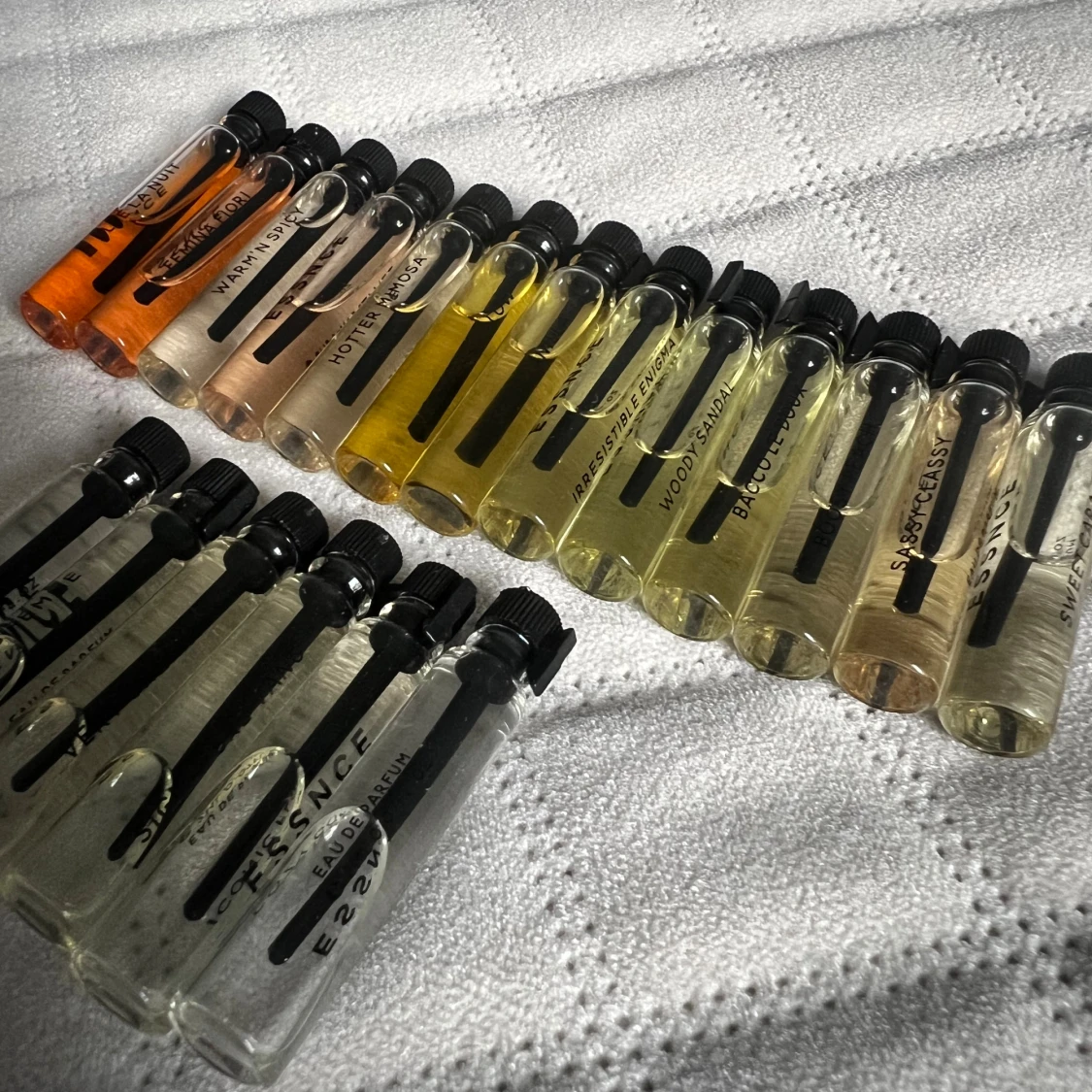 ESSNCE 19 x 2ml testers  - 2