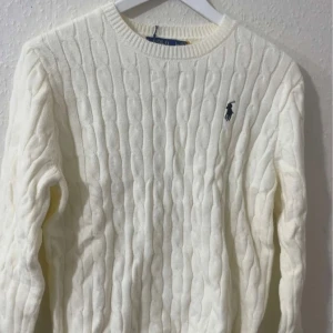 Sweatshirt  - Helt ny. Inte använd. Passar storleken XS-S