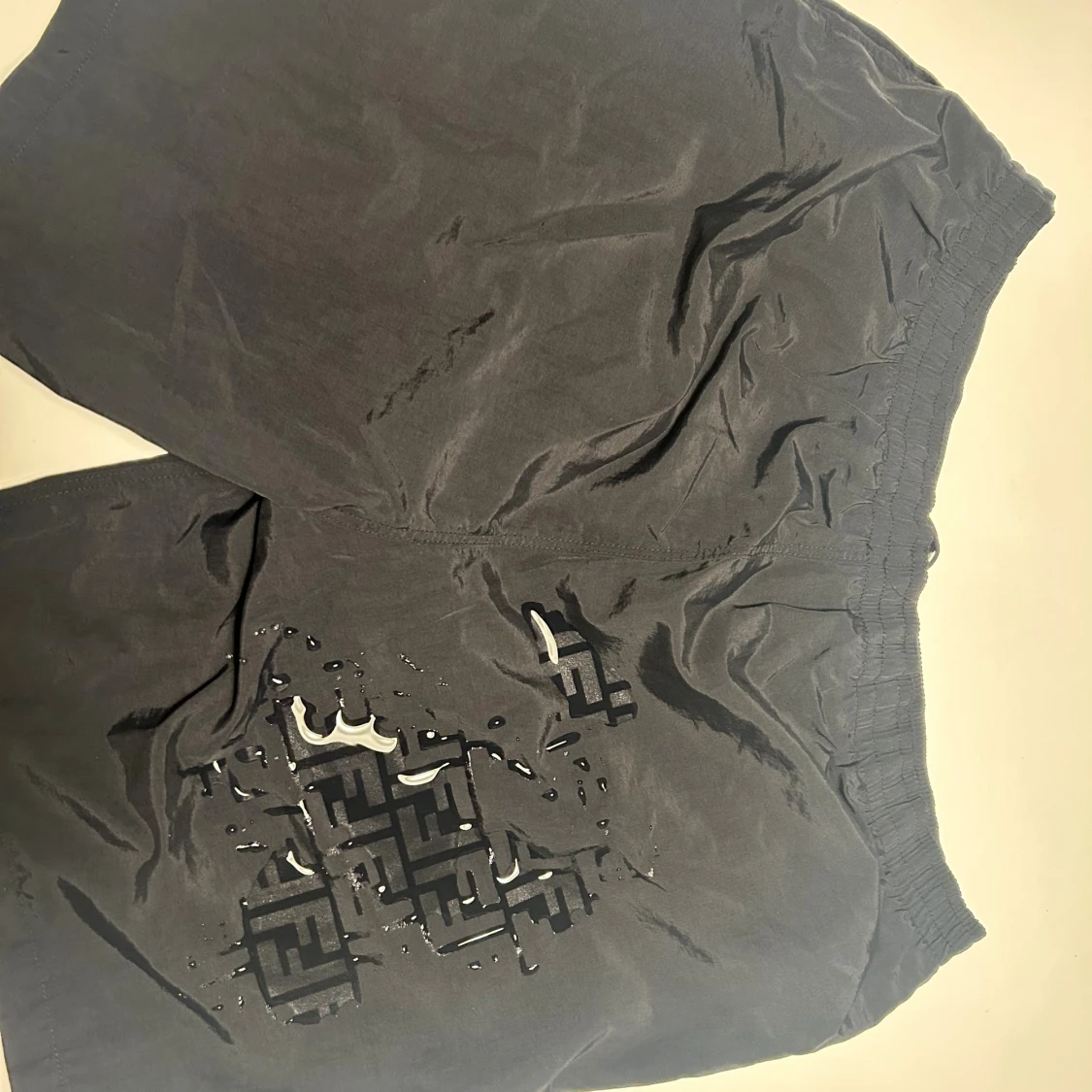 Svarta badbyxor från Fendi