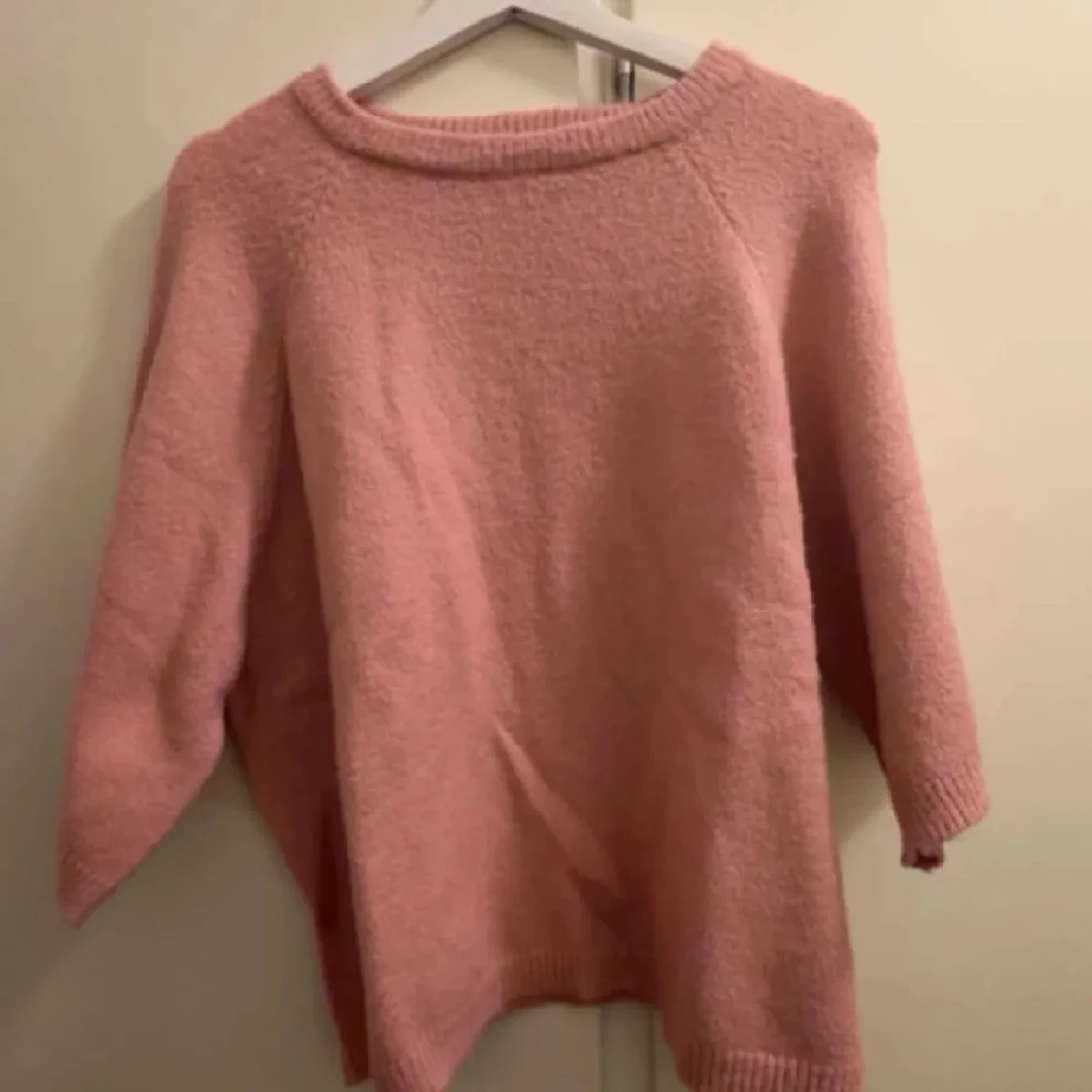 Rosa stickad tröja med loose fit