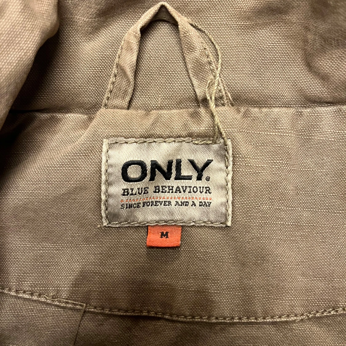 Grön militärjacka från ONLY, strl M - 2