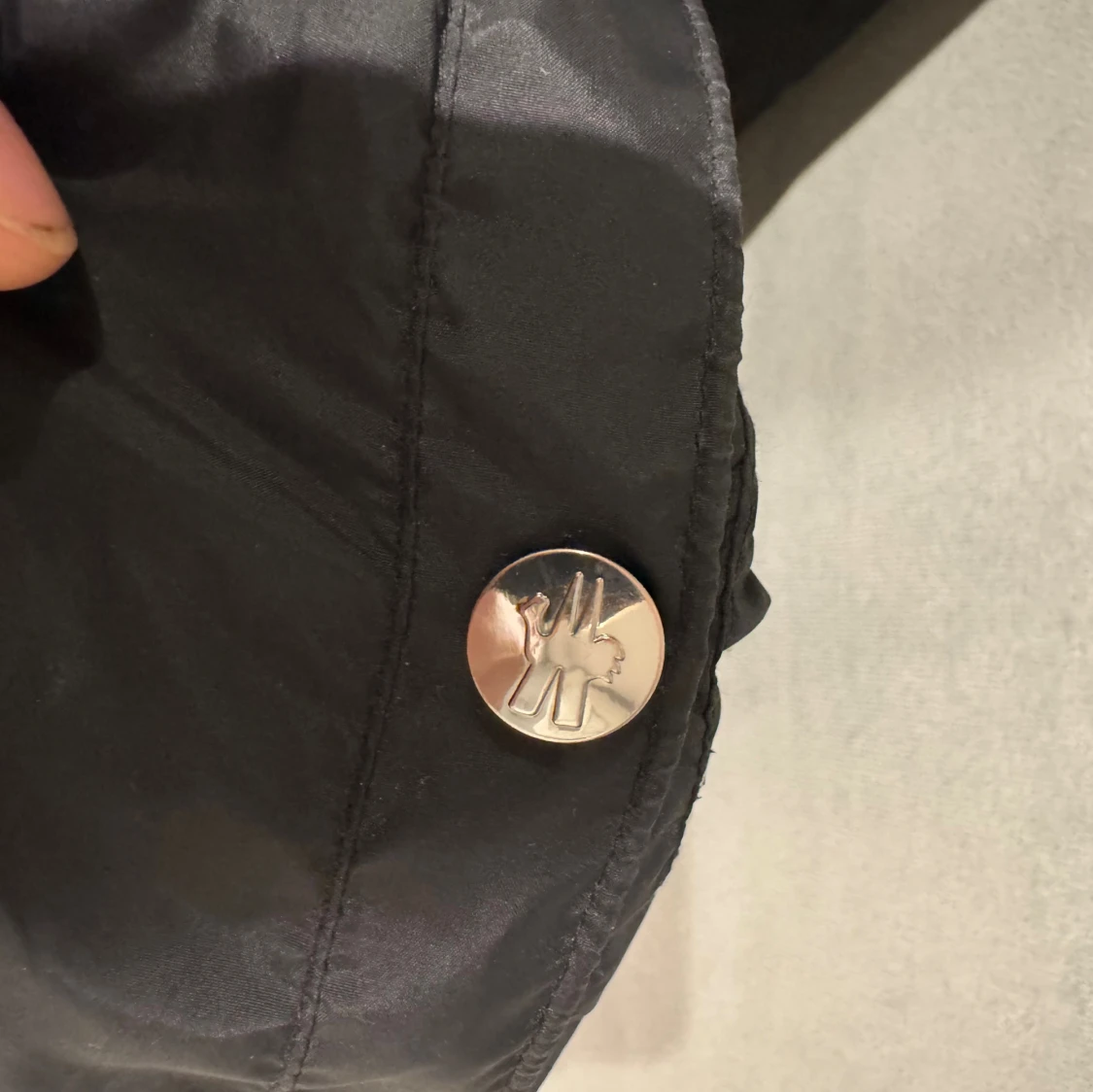 Svart vindjacka från Moncler - 4