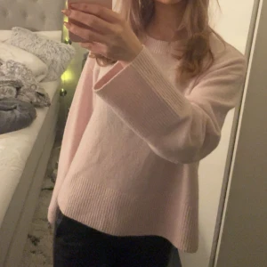 Rosa stickad tröja Gina  - Rosa sticakd tröja från Gina Young 