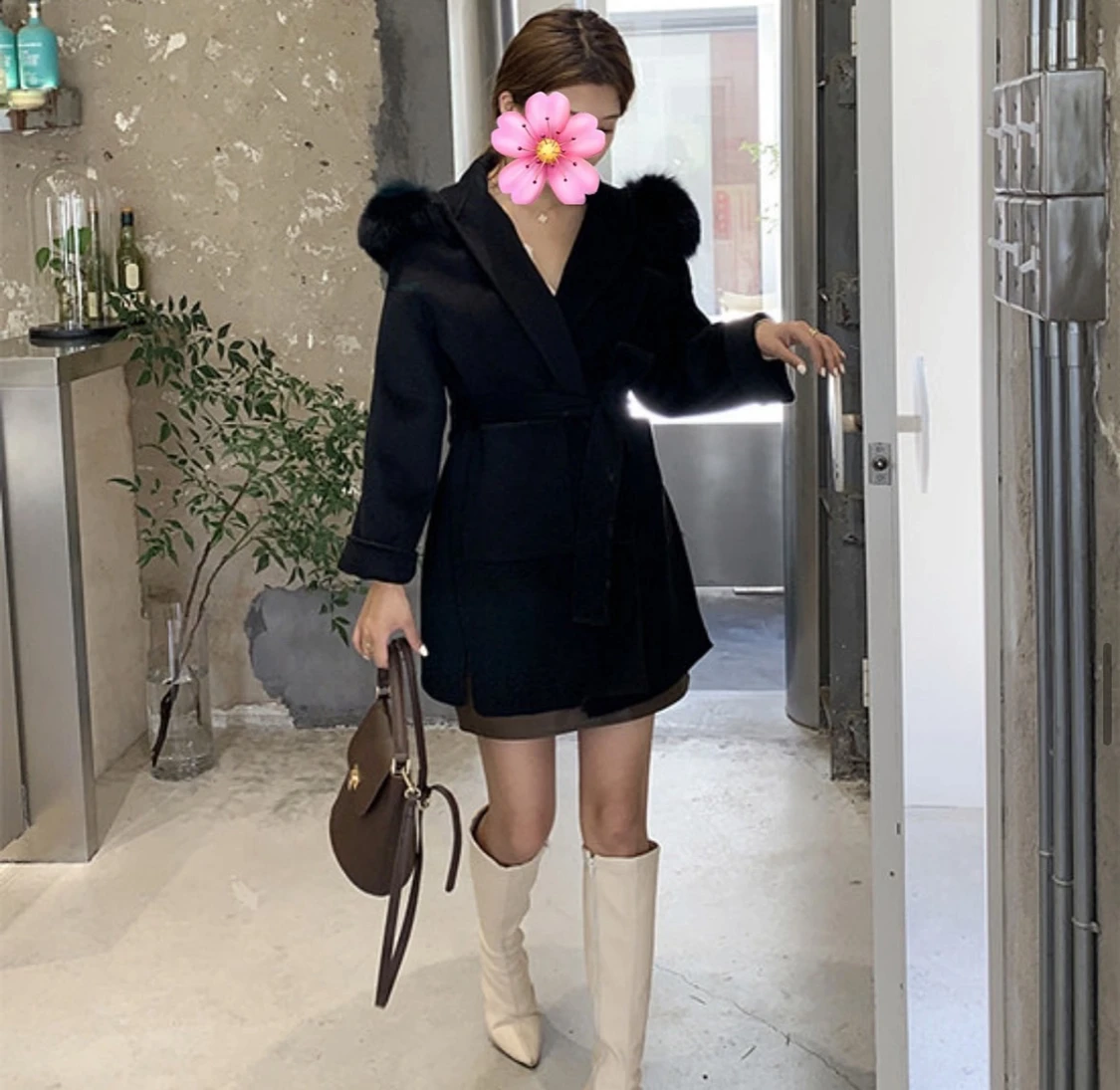 Svart kappa med päls och bälte - 1