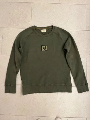 Nudie Jeans collagetröja - Nudie tröja i storlek M. Prima skick - 9/10. 