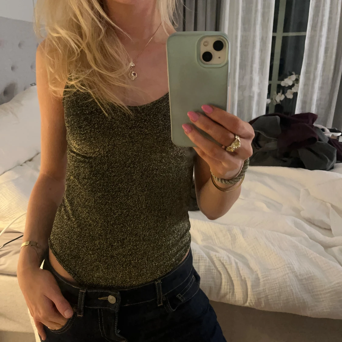 Glittrig guldfärgad body från