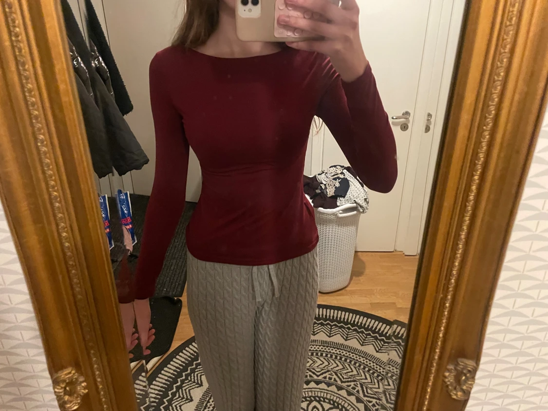 Vinröd långärmad topp från SHEIN