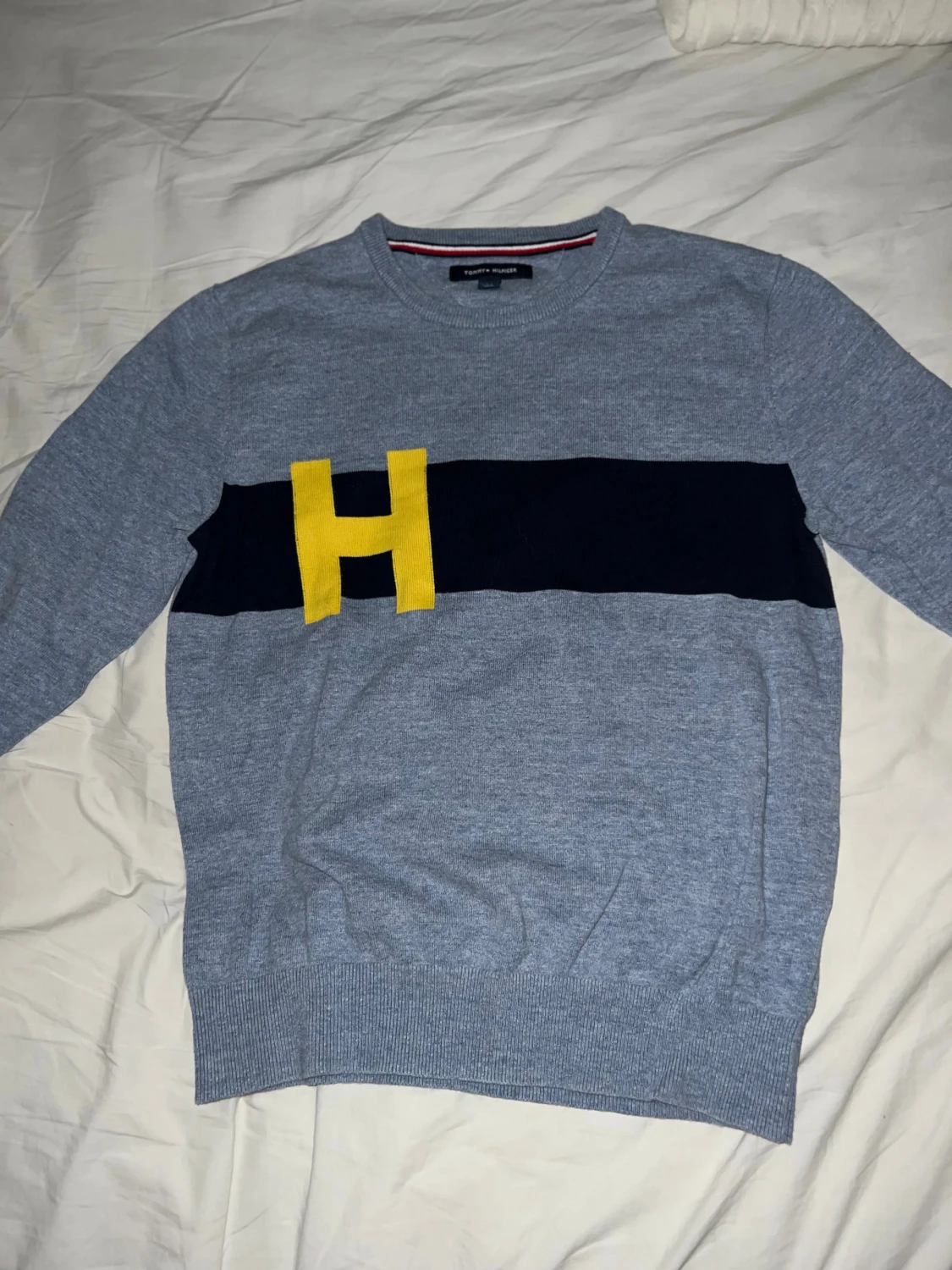 Grå stickad tröja Tommy Hilfiger
