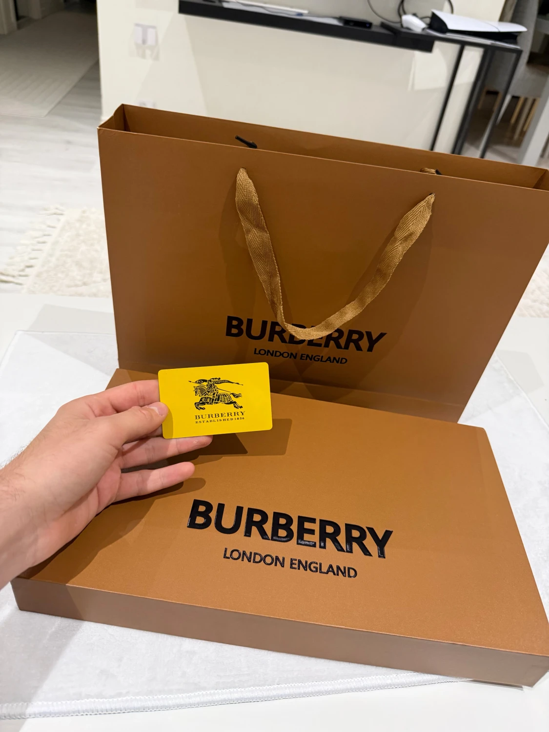 Burberry | Women’s beige scarf - 3