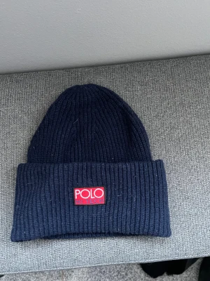 Mörkblå Polo Ralph Lauren mössa - Aldrig använd har bara legat i en låda i flera år!