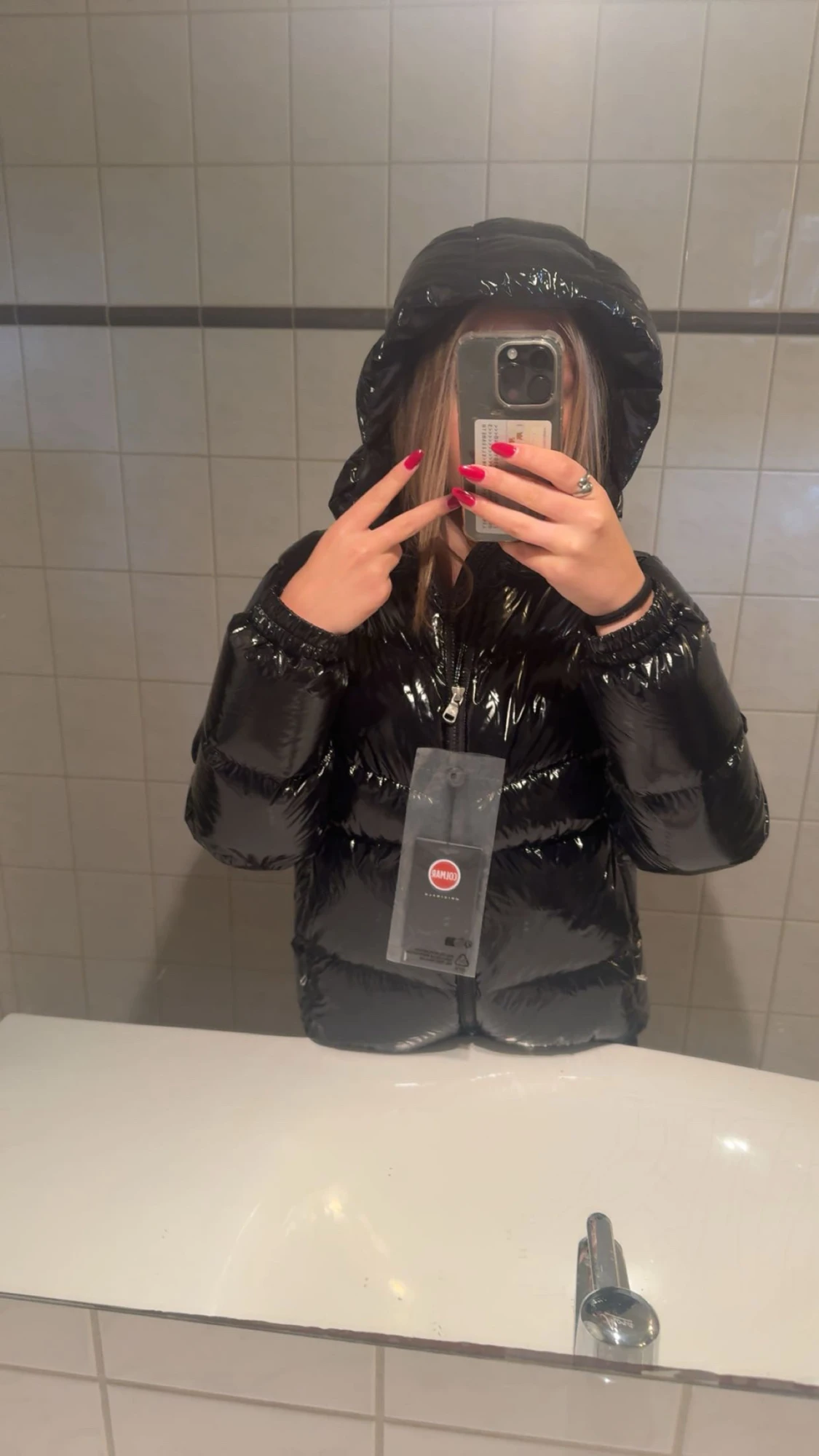 Svart glansig pufferjacka från Colmar