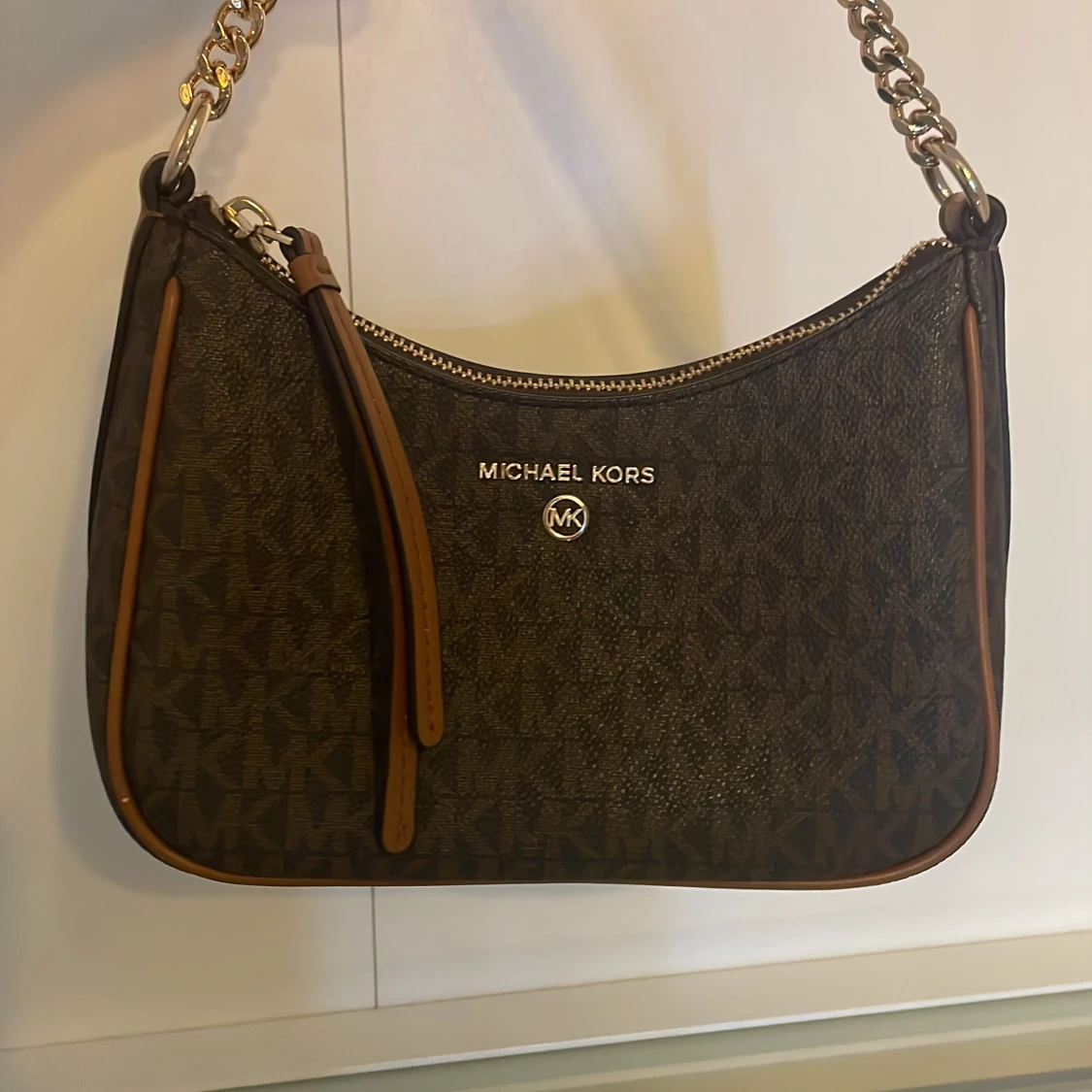 Brun michael kors vĂ€ska đ»