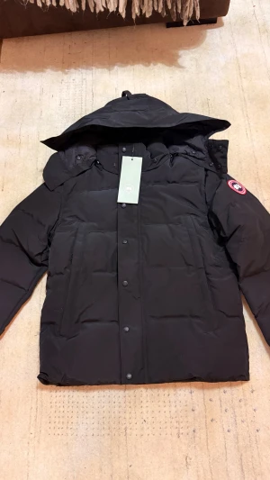 Canada goose Wyndham  - Helt ny endast testad passar perfekt till den kyliga vintern som är runt hörnet tveka inte höra av dig vid frågor 