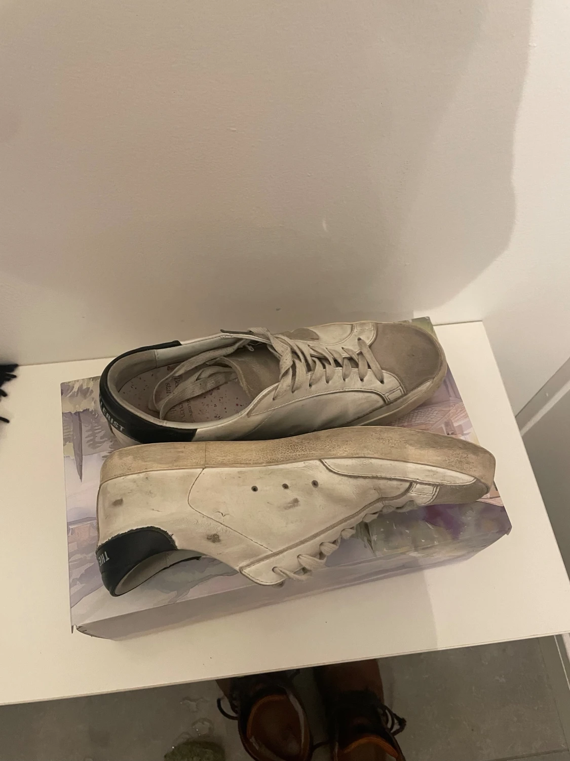 Vita sneakers från The Gallerist - 1