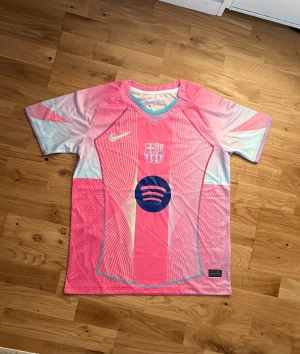 FC Barcelona Pink Design Football Shirt, Size: S - FC Barcelona football shirt featuring a unique pink design with detailed patterns and front sponsor logo. Lightweight and comfortable fabric suitable for daily wear or training. Condition: New with tag. Size: S 📦 Fast shipping. 