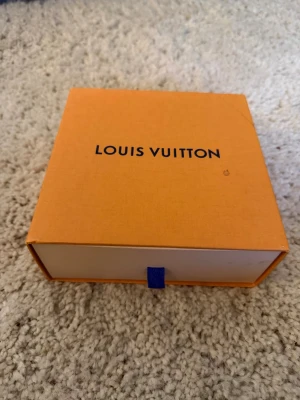 Louis Vuitton - bälte  - Louis Vuitton bälte  Strl 85  Använt, cond 9/10 Nypris 5.850:-  Mitt pris 2.000:-