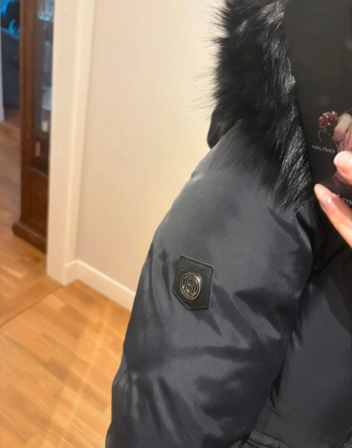 Svart pufferjacka med pälsluva - 4