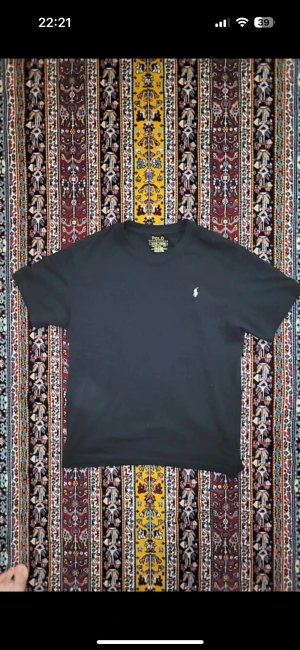 Svart t-shirt Polo Ralph Lauren M - Säljer min gamla ralph lauren t-shirt. Den är M men sitter mer som S