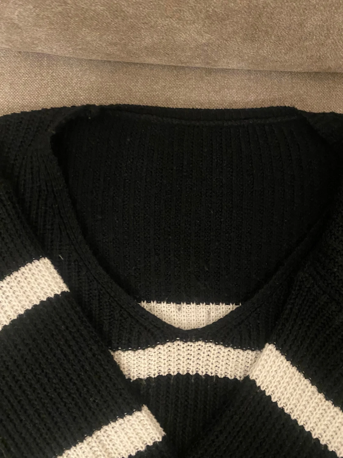 Svartvit randig stickad tröja - 3
