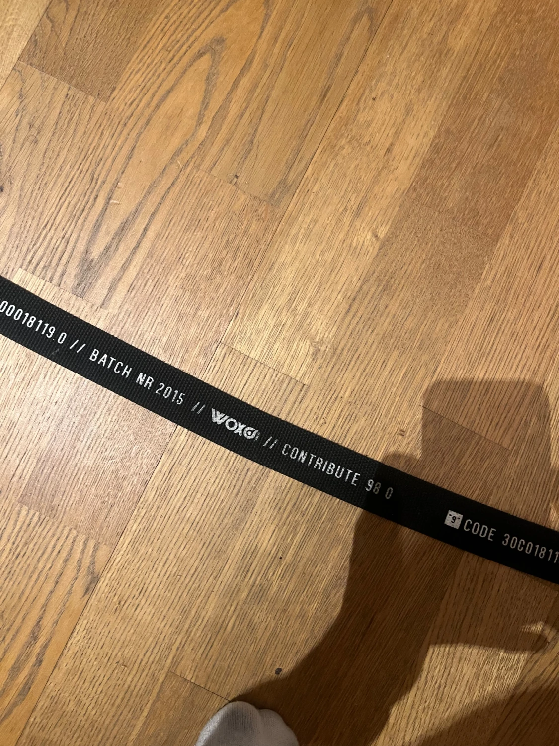 Svart textbälte från VOX - 2