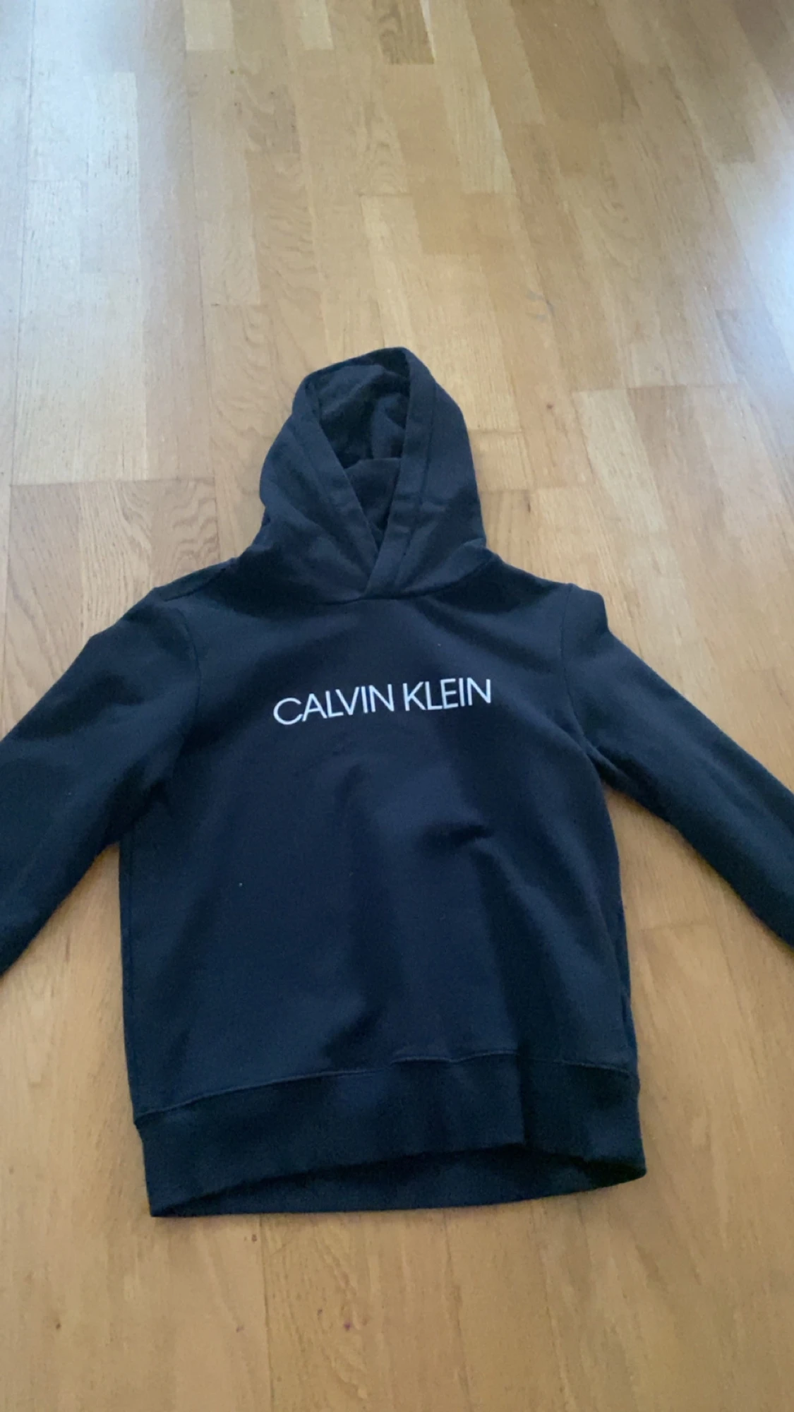 Svart Calvin Klein hoodie med tryck