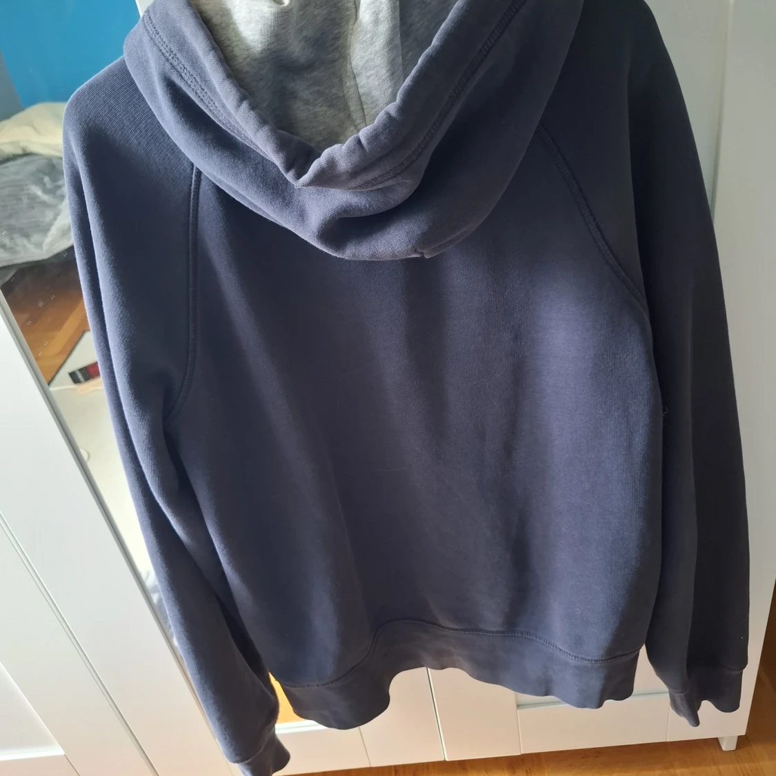 Mörkblå hoodie med dragkedja från GANT - 1