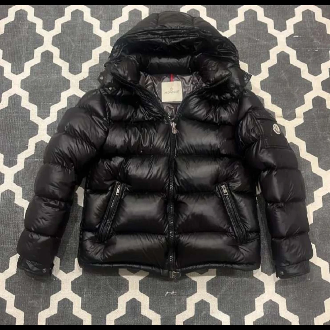 Svart Moncler pufferjacka 