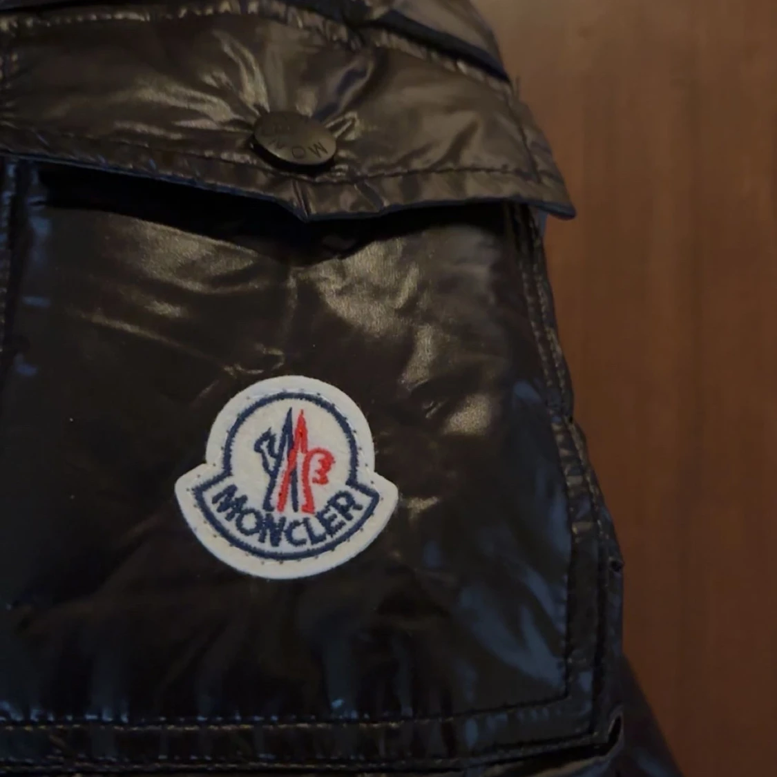 Svart Moncler pufferjacka med huva - 1