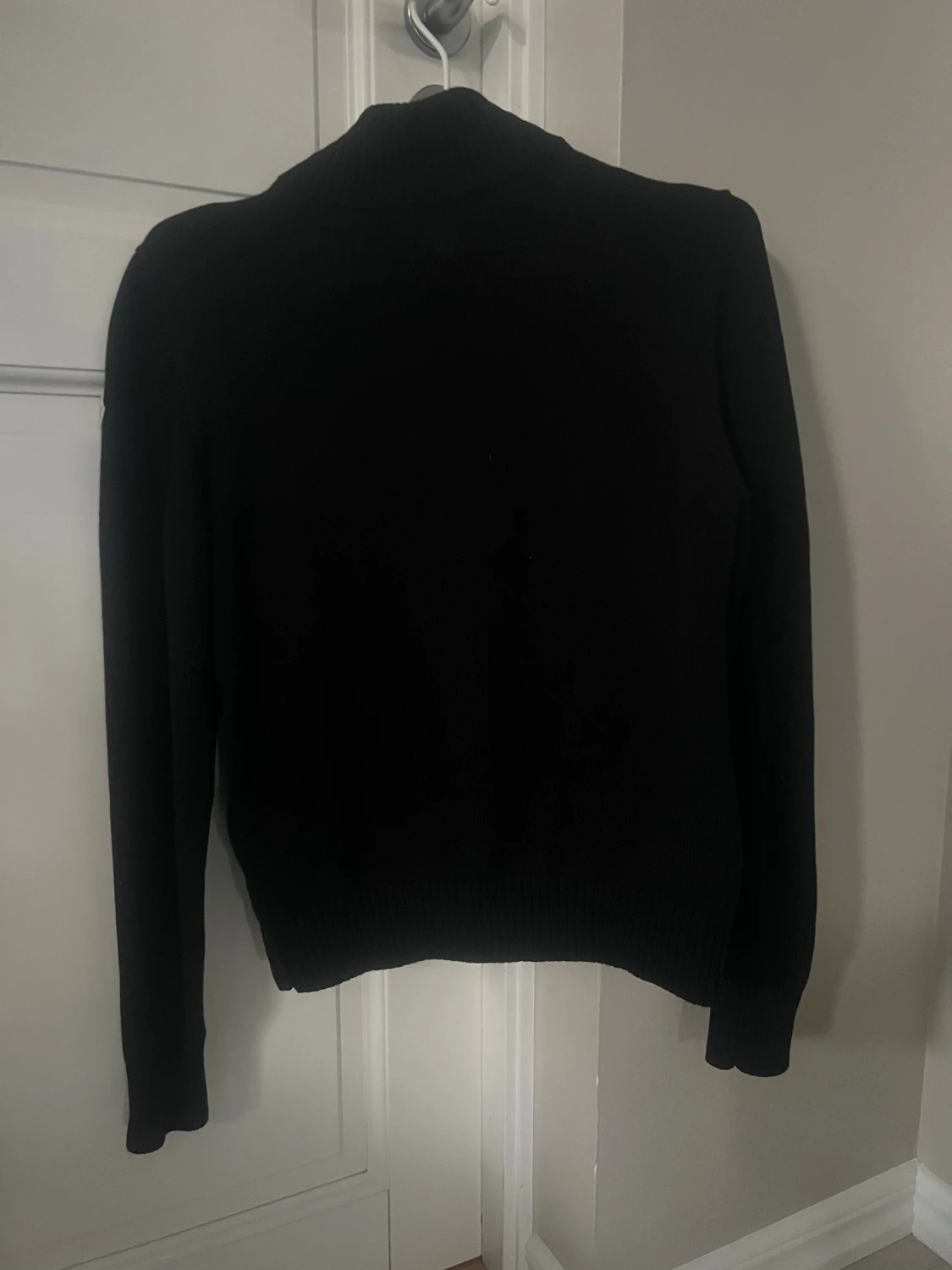 Svart Moncler pufferjacka med stickade ärmar - 2