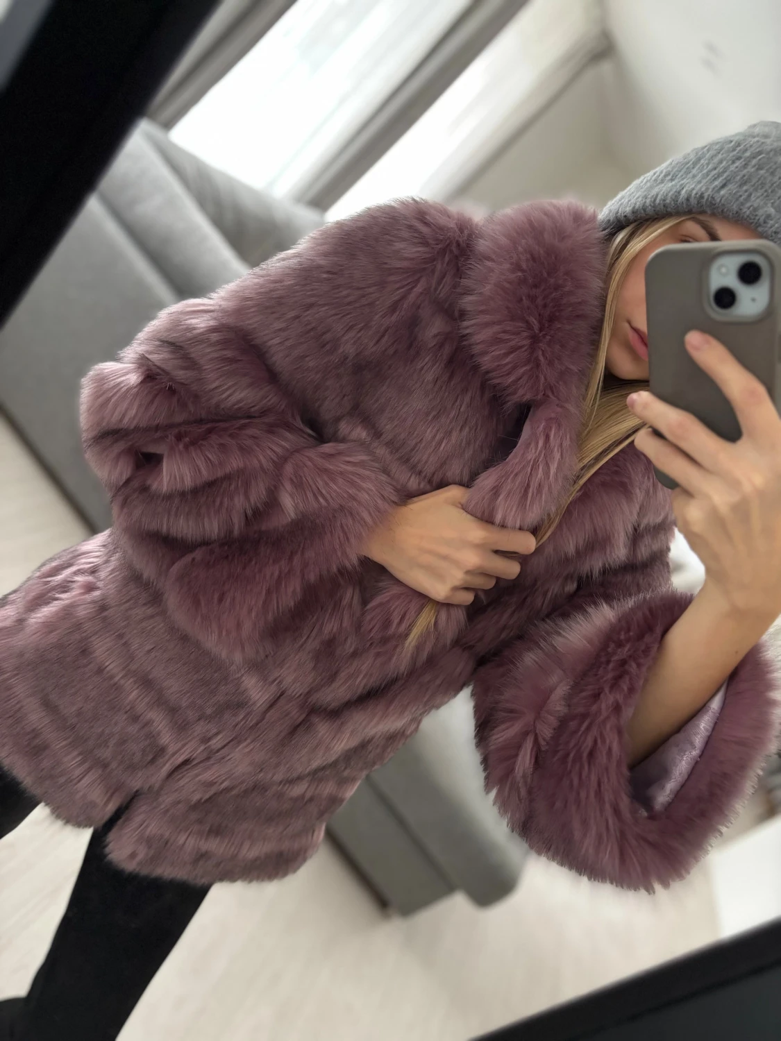 Lila pälsjacka