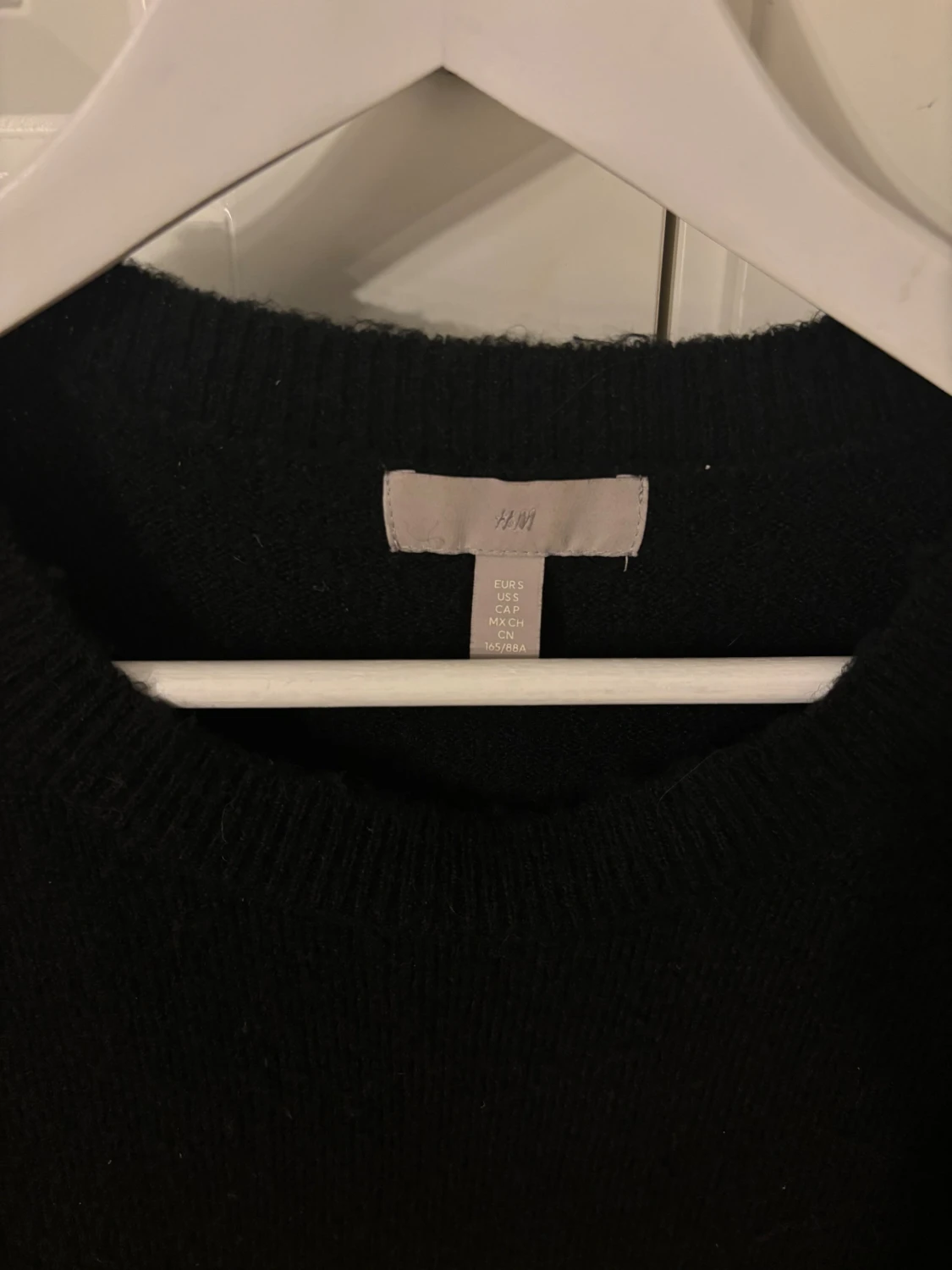 Svart stickad tröja  - 2