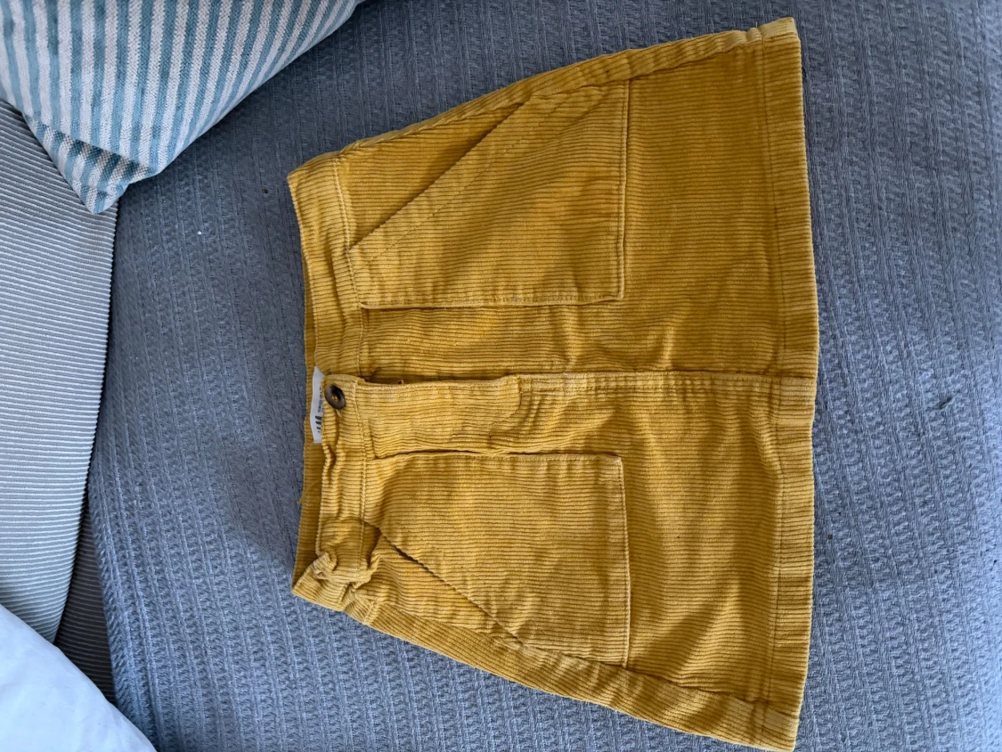 Gul manchesterkjol från H&M